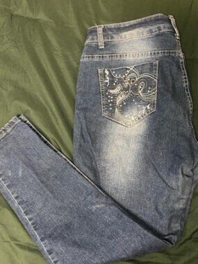DKNY Blue Jeans Rhinestone Back Pockets Size 10